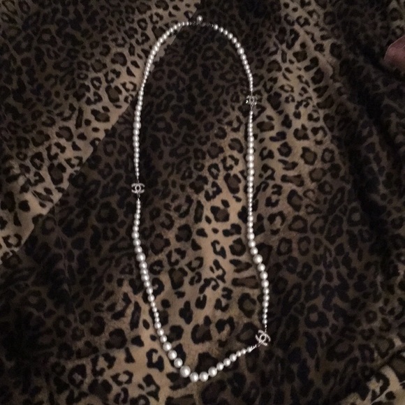 COPY - Chanel pearl beaded necklace with crystals - Picture 4 of 5